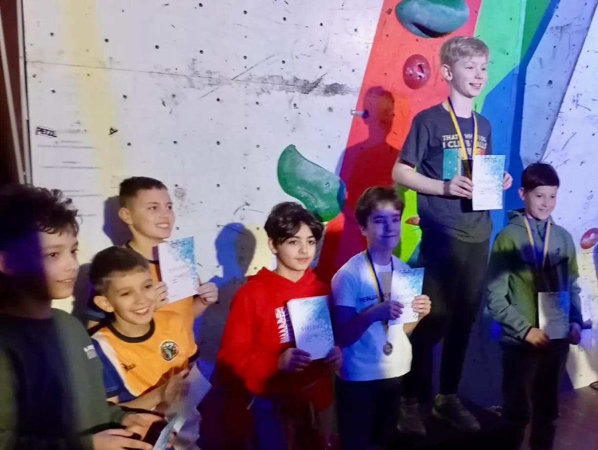 Penjački spektakl u Živinicama: Solo penjači zablistali na Otvorenom prvenstvu BiH 2025! — fotografija 3